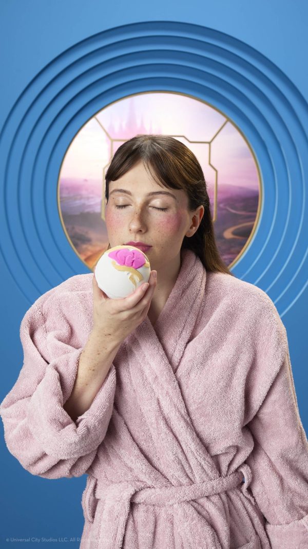 Glinda's Wedding Dress It couldn't be lovelier